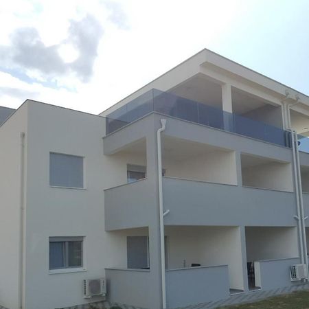 Villa Gabriel Nin Luaran gambar
